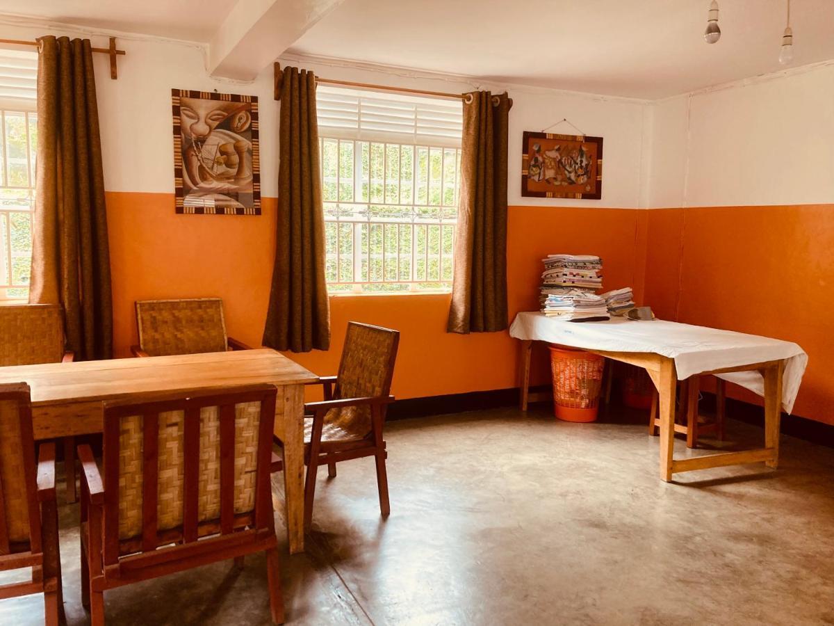 Fort Portal Yes Hostel מראה חיצוני תמונה